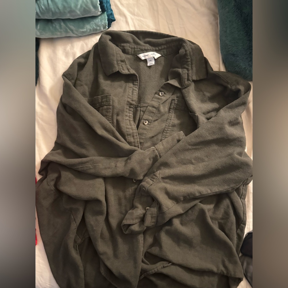 Old Navy Women's Olive Button-Down Shirt - Picture 6 of 7